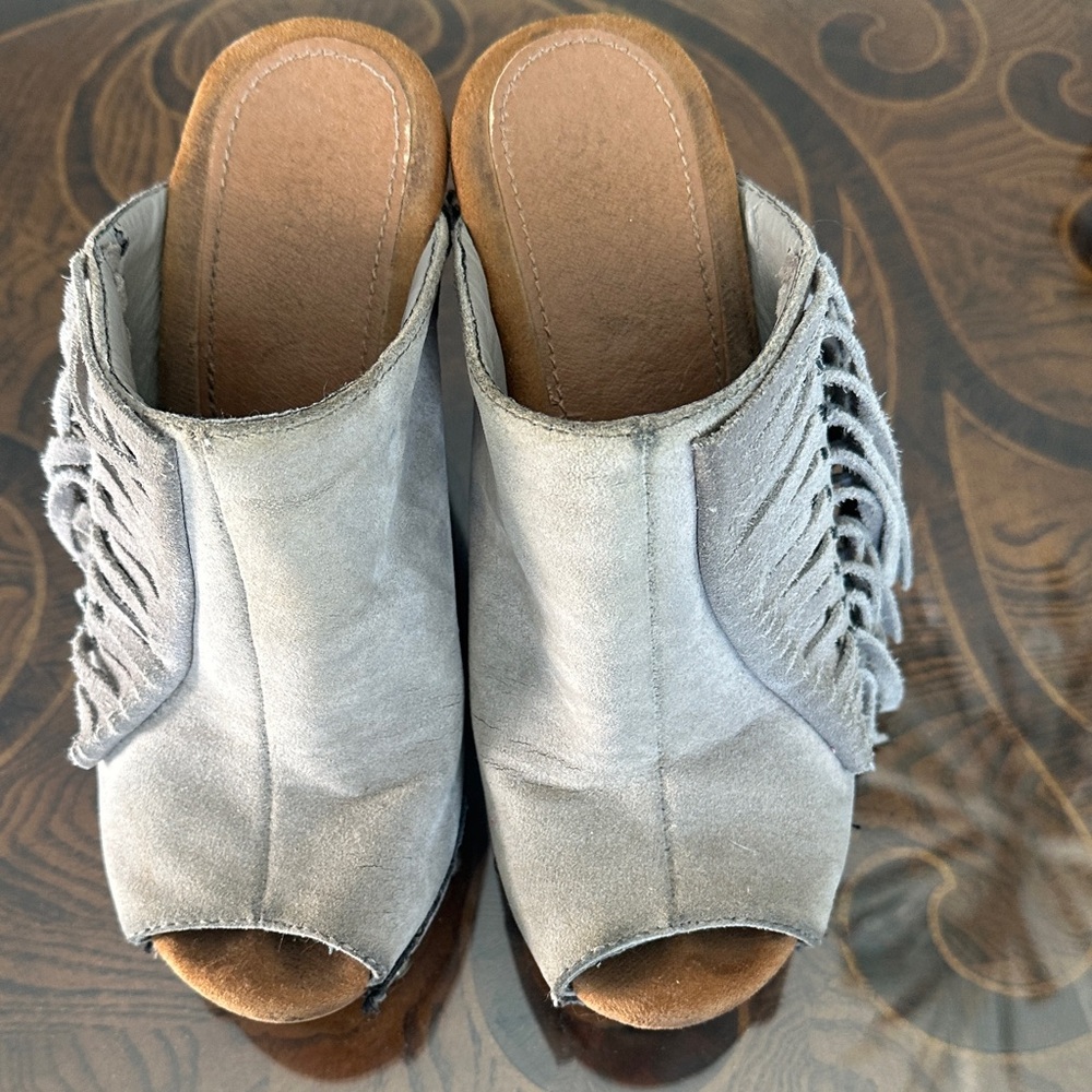 Sbicca Stylish Gray Fringe Wedge Sandals - Picture 9 of 9